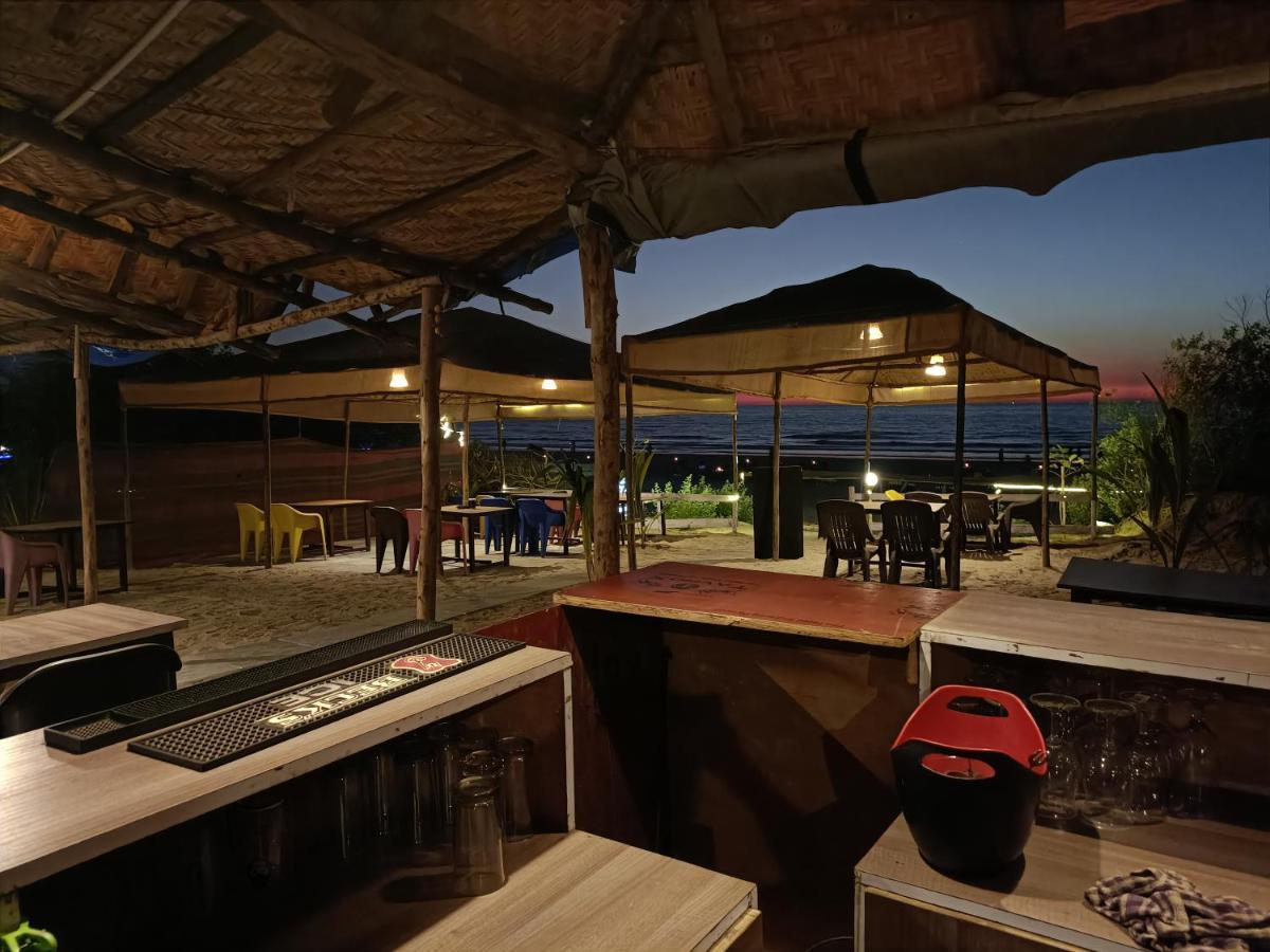 Shantaram Beach Huts 아람볼 외부 사진