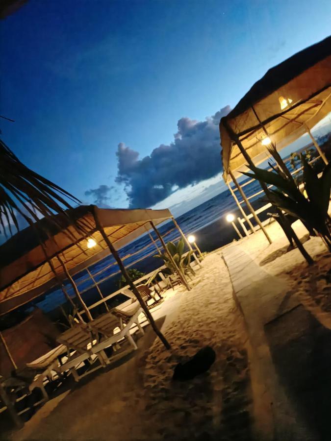 Shantaram Beach Huts 아람볼 외부 사진