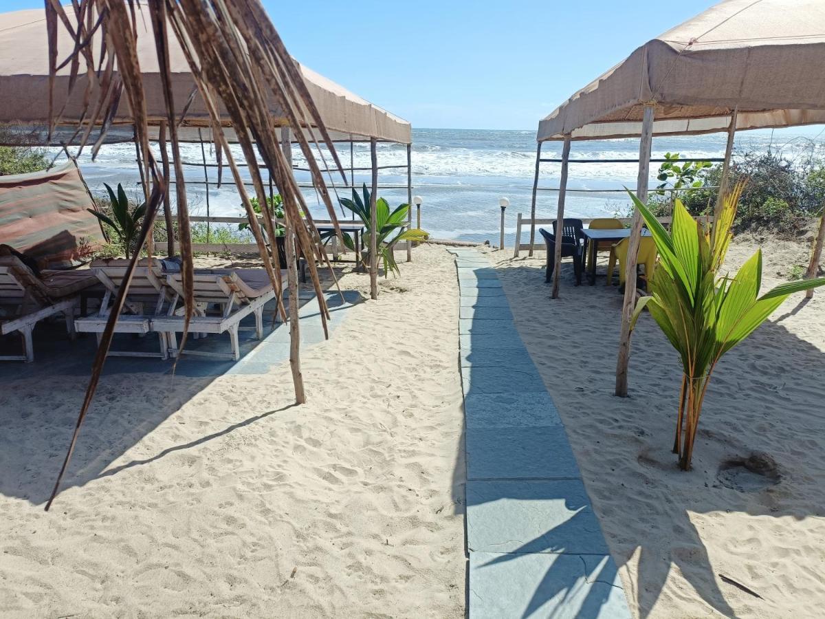 Shantaram Beach Huts 아람볼 외부 사진