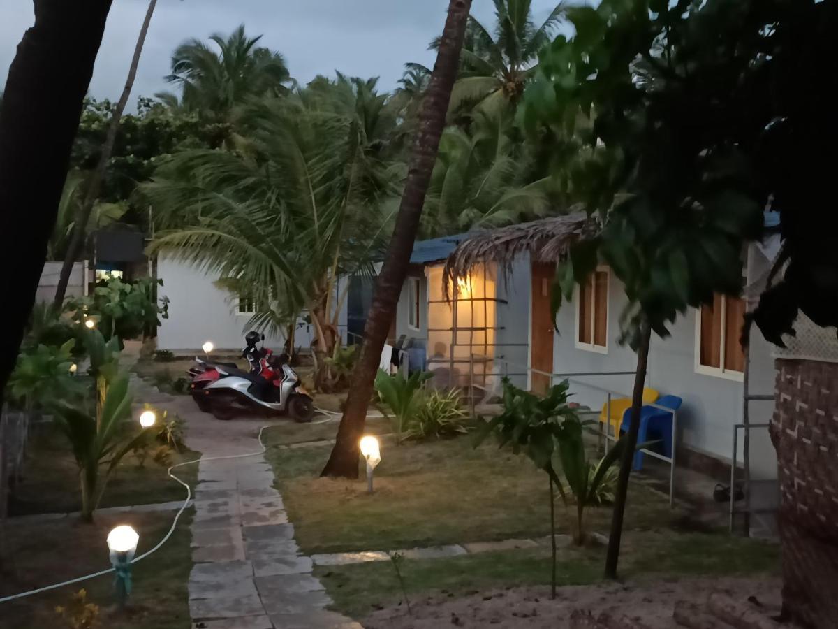 Shantaram Beach Huts 아람볼 외부 사진